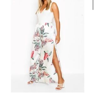 Boohoo open slit, wide-legged floral pants